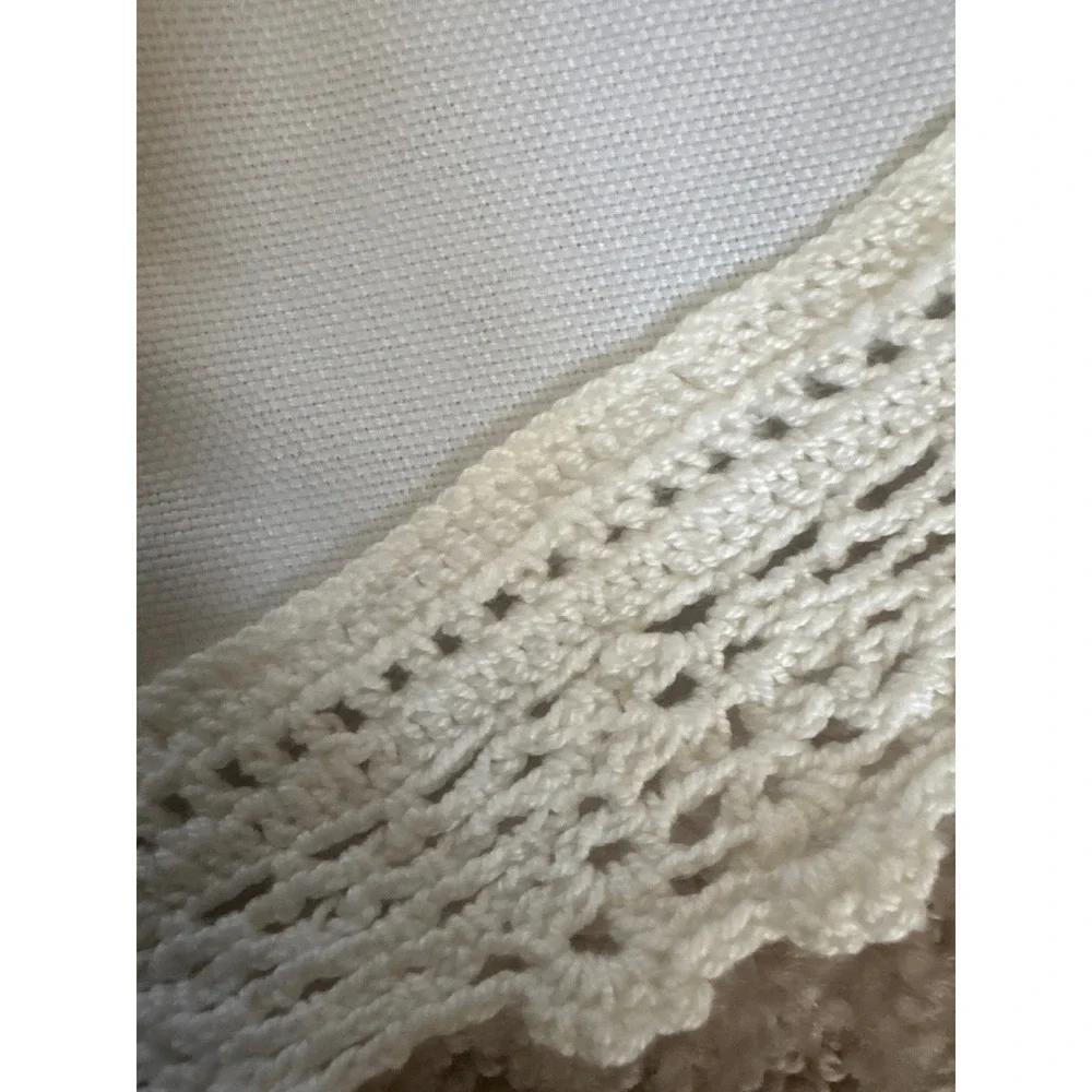 Vintage White Round Tablecloth Crochet Lace Trim Scalloped Edge 31 Inch Diameter